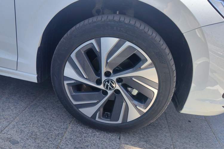 Used Volkswagen Bora 2025 200TSI DSG Enjoy PRO Edition Right Front Wheel Hub