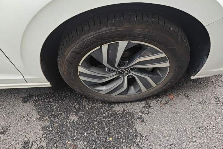 Used Volkswagen Bora 2025 Facelifted 200TSI DSG Yuexing Navigation Edition Right Front Wheel Hub