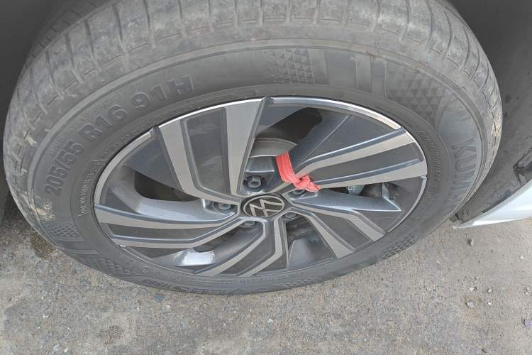Used Volkswagen Bora 2025 200TSI DSG Enjoy Driving Navigation Edition Right Front Wheel Hub