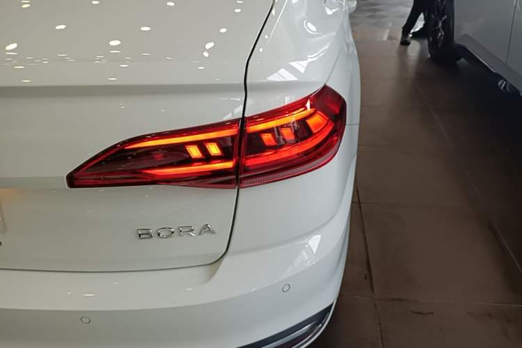 Used Volkswagen Bora 2025 Facelifted 200TSI DSG Yuexing Navigation Edition Right Rear Taillight