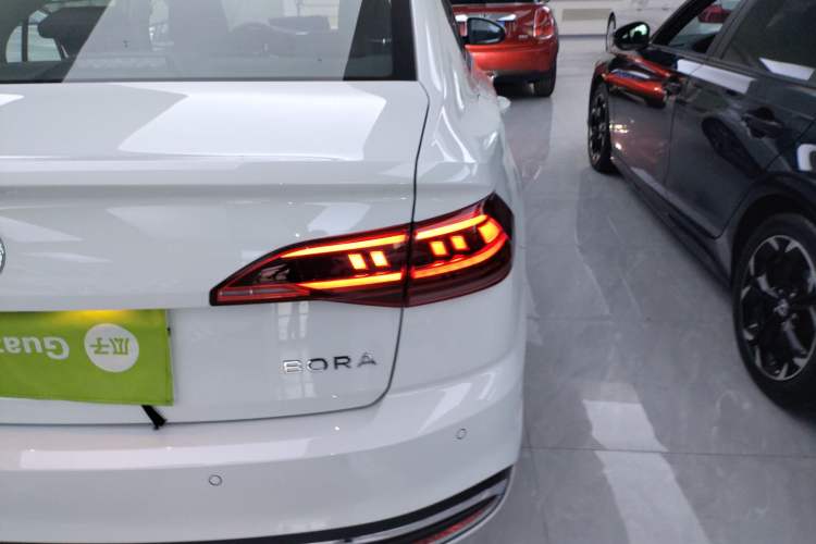 Used Volkswagen Bora 2025 Facelifted 200TSI DSG Yuexing Navigation Edition Right Rear Taillight