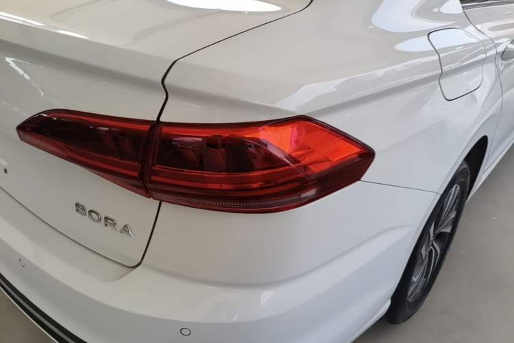 Used Volkswagen Bora 2025 Facelifted 200TSI DSG Yuexing Navigation Edition Right Rear Taillight