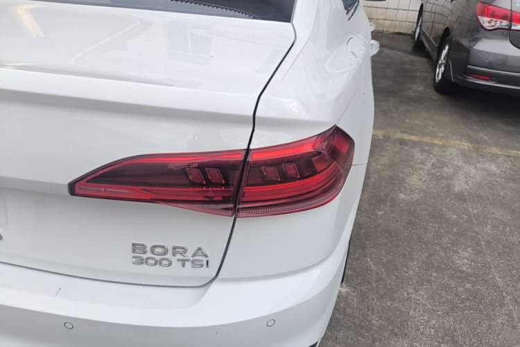 Used Volkswagen Bora 2025 300TSI DSG Prestige Edition Right Rear Taillight