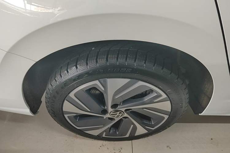 Used Volkswagen Bora 2025 Model, Facelifted 200TSI DSG Yuexing PRO Edition Right Rear Wheel Hub