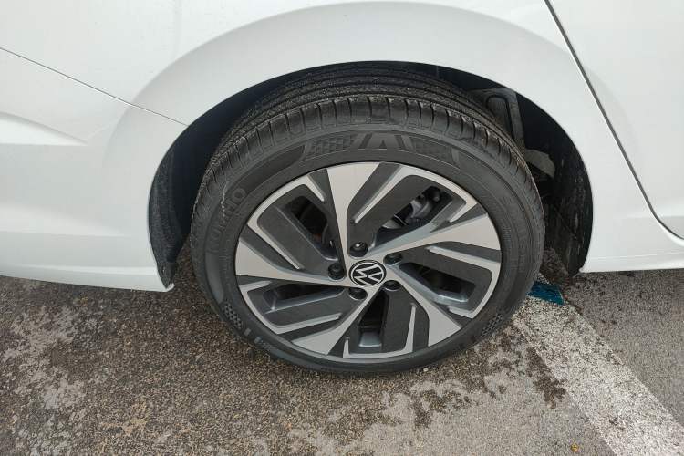 Used Volkswagen Bora 2025 200TSI DSG Enjoy PRO Edition Right Rear Wheel Hub