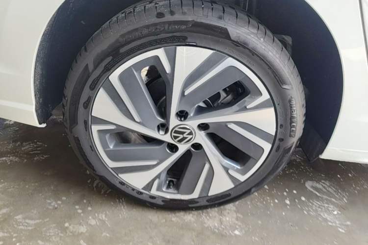 Used Volkswagen Bora 2025 200TSI DSG Enjoy PRO Edition Right Rear Wheel Hub