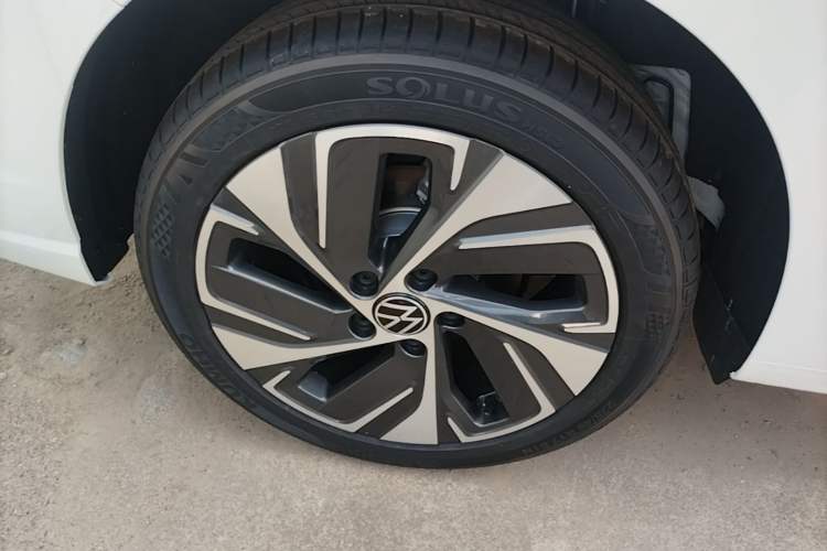 Used Volkswagen Bora 2025 200TSI DSG Enjoy PRO Edition Right Rear Wheel Hub
