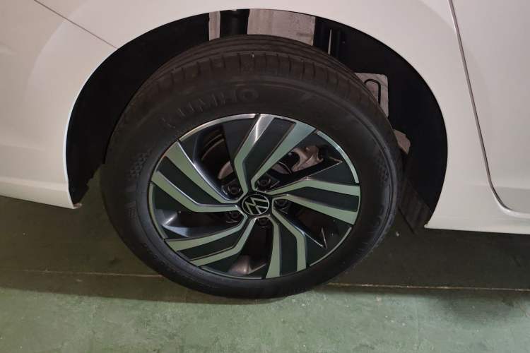 Used Volkswagen Bora 2025 Facelifted 200TSI DSG Yuexing Navigation Edition Right Rear Wheel Hub