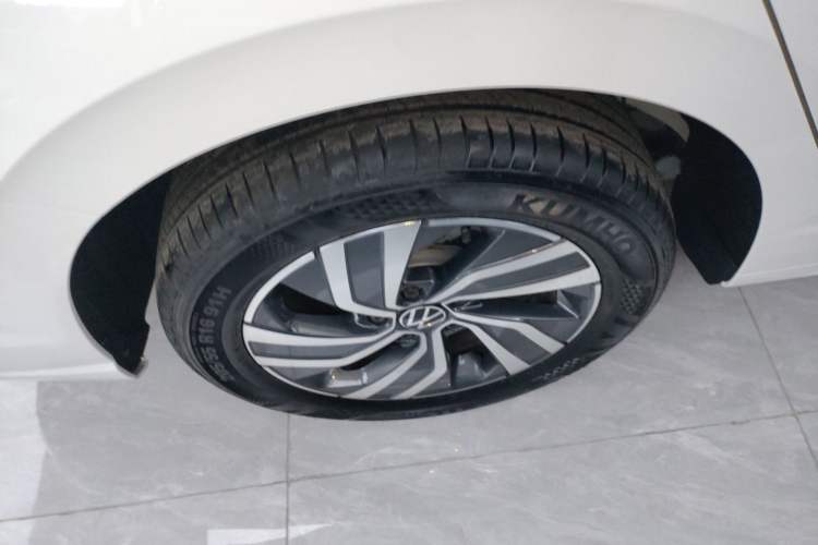 Used Volkswagen Bora 2025 Facelifted 200TSI DSG Yuexing Navigation Edition Right Rear Wheel Hub