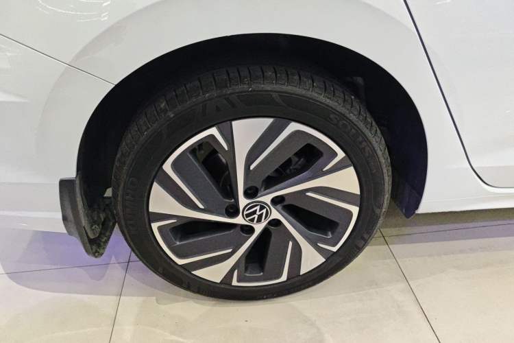 Used Volkswagen Bora 2025 300TSI DSG Prestige Edition Right Rear Wheel Hub