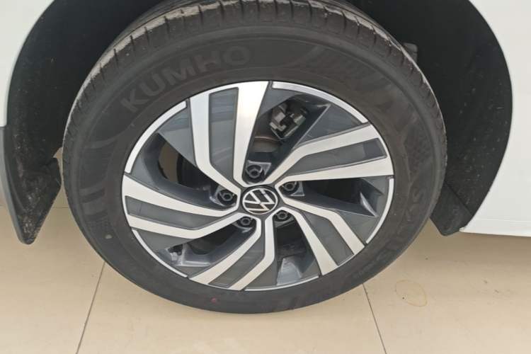 Used Volkswagen Bora 2025 Facelifted 200TSI DSG Yuexing Navigation Edition Right Rear Wheel Hub