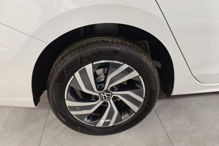 Used Volkswagen Bora 2025 Facelifted 200TSI DSG Yuexing Navigation Edition Right Rear Wheel Hub
