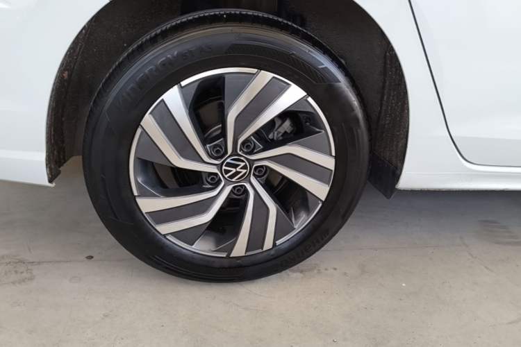 Used Volkswagen Bora 2025 Facelifted 200TSI DSG Yuexing Navigation Edition Right Rear Wheel Hub