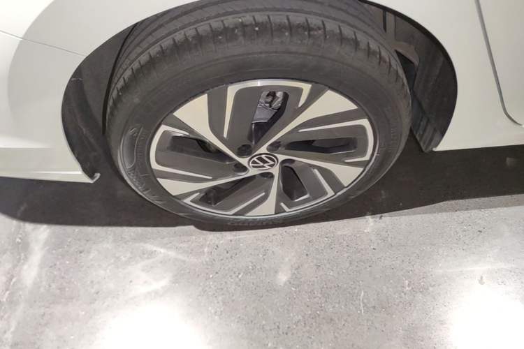 Used Volkswagen Bora 2025 Model, Facelifted 200TSI DSG Yuexing PRO Edition Right Rear Wheel Hub