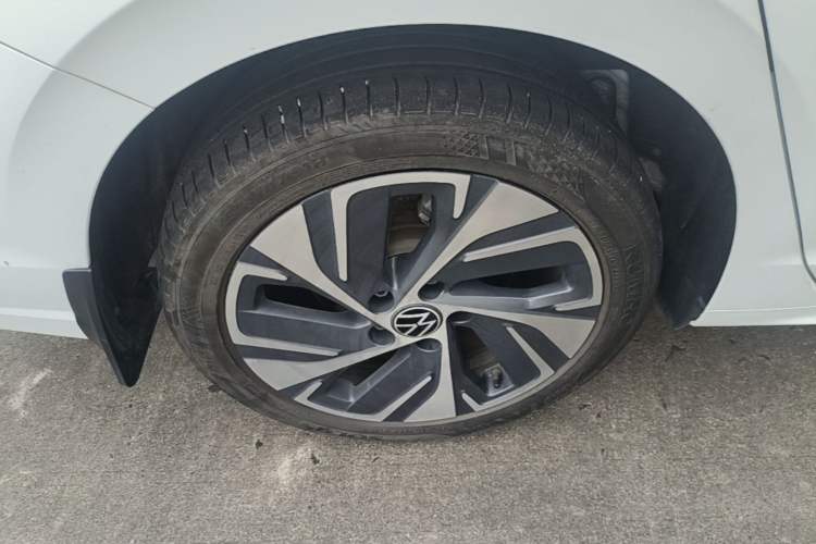 Used Volkswagen Bora 2025 300TSI DSG Prestige Edition Right Rear Wheel Hub