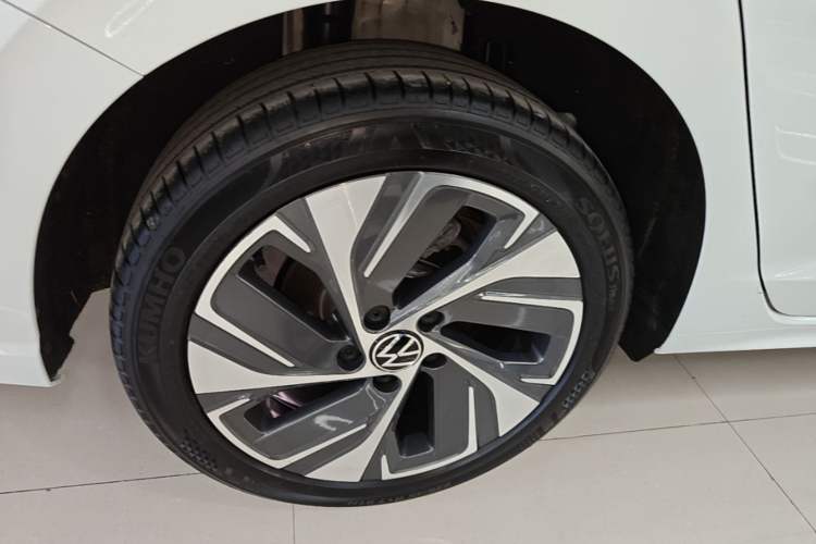Used Volkswagen Bora 2025 200TSI DSG Enjoy PRO Edition Right Rear Wheel Hub