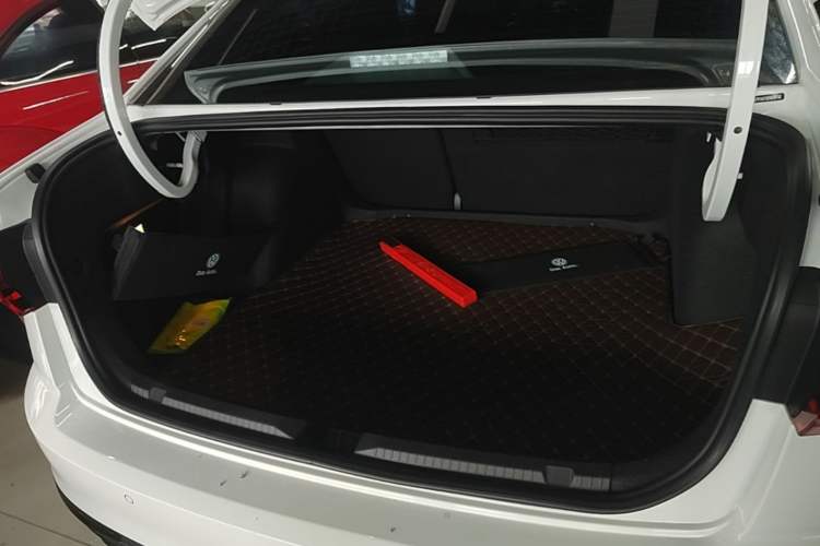 Used Volkswagen Bora 2025 Model, Facelifted 200TSI DSG Yuexing PRO Edition Trunk