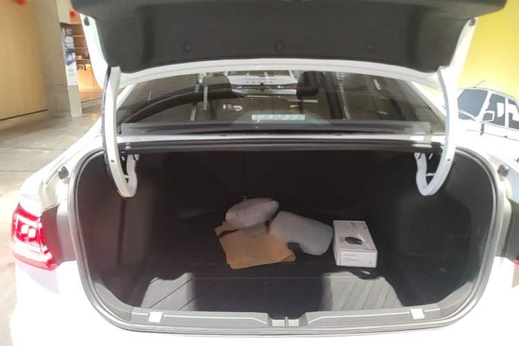 Used Volkswagen Bora 2025 Model, Facelifted 200TSI DSG Yuexing PRO Edition Trunk