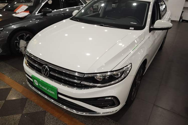 Volkswagen Bora 2025 300TSI DSG Prestige Edition