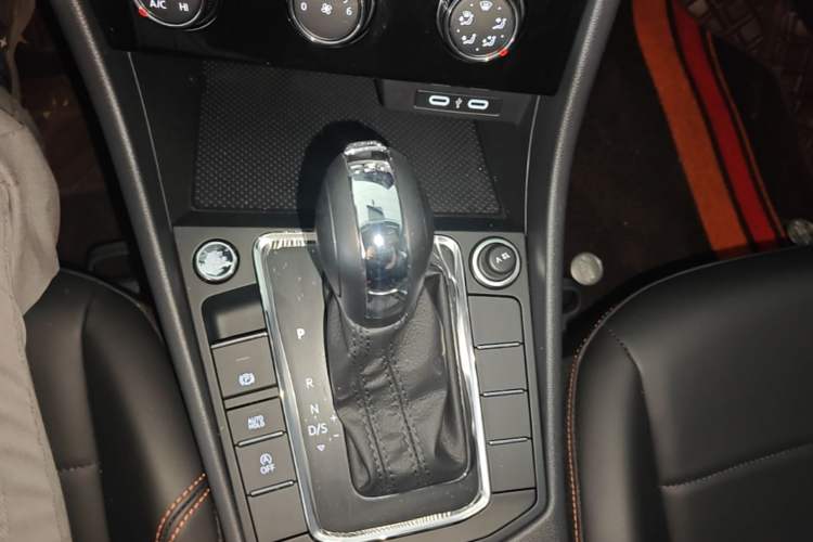 Used Volkswagen Bora 2026 200TSI DSG Yuexing Navigation Edition Gear Lever