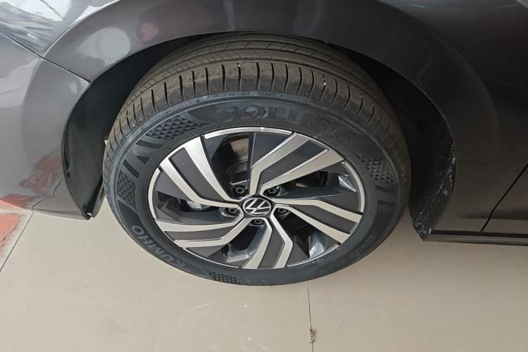 Used Volkswagen Bora 2026 200TSI DSG Yuexing Navigation Edition Left Front Wheel Hub