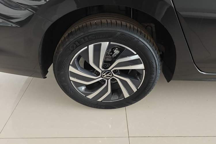 Used Volkswagen Bora 2026 200TSI DSG Yuexing Navigation Edition Right Rear Wheel Hub