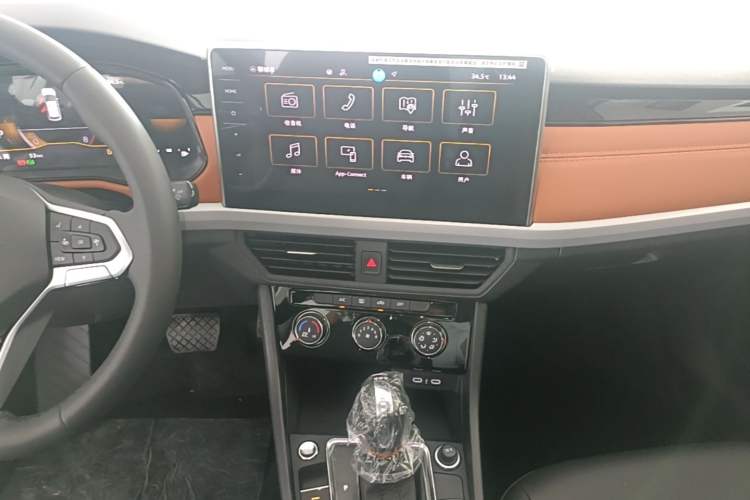Used Volkswagen Bora 2026 200TSI DSG Yuexing Navigation Edition Audio And AC Panel