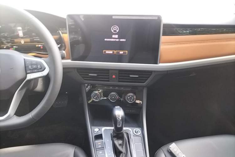 Used Volkswagen Bora 2026 200TSI DSG Yuexing Navigation Edition Audio And AC Panel