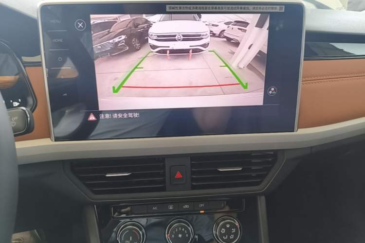Used Volkswagen Bora 2026 200TSI DSG Yuexing Navigation Edition Audio And AC Panel