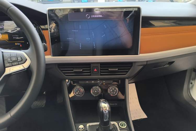 Used Volkswagen Bora 2026 200TSI DSG Yuexing Navigation Edition Audio And AC Panel