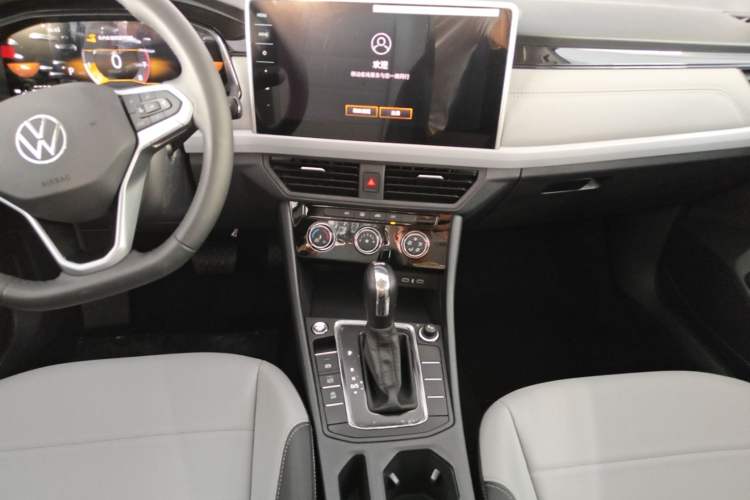Used Volkswagen Bora 2026 200TSI DSG Yuexing Navigation Edition Audio And AC Panel