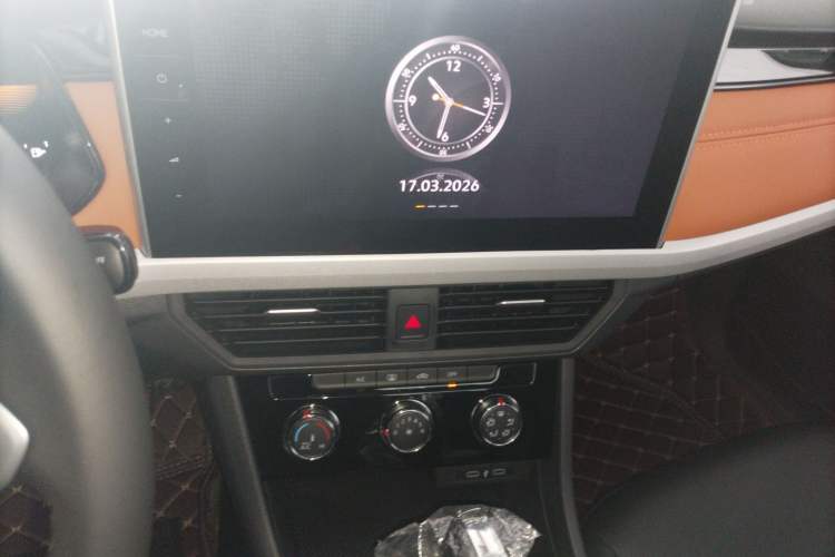 Used Volkswagen Bora 2026 200TSI DSG Yuexing Navigation Edition Audio And AC Panel