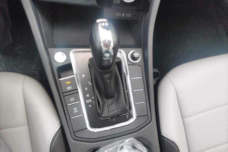 Used Volkswagen Bora 2026 200TSI DSG Yuexing Navigation Edition Gear Lever