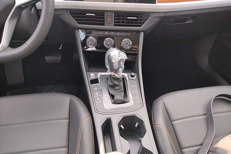 Used Volkswagen Bora 2026 200TSI DSG Yuexing Navigation Edition Gear Lever