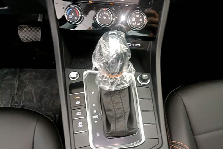 Used Volkswagen Bora 2026 200TSI DSG Yuexing Navigation Edition Gear Lever
