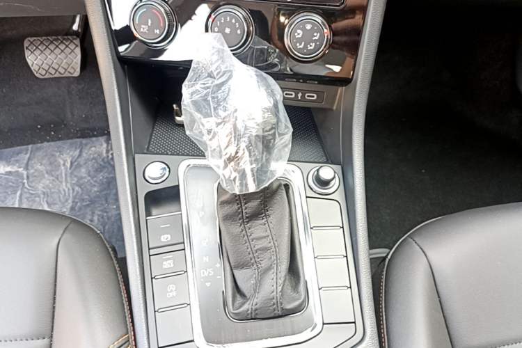Used Volkswagen Bora 2026 200TSI DSG Yuexing Navigation Edition Gear Lever