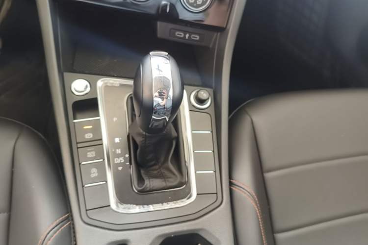Used Volkswagen Bora 2026 200TSI DSG Yuexing Navigation Edition Gear Lever