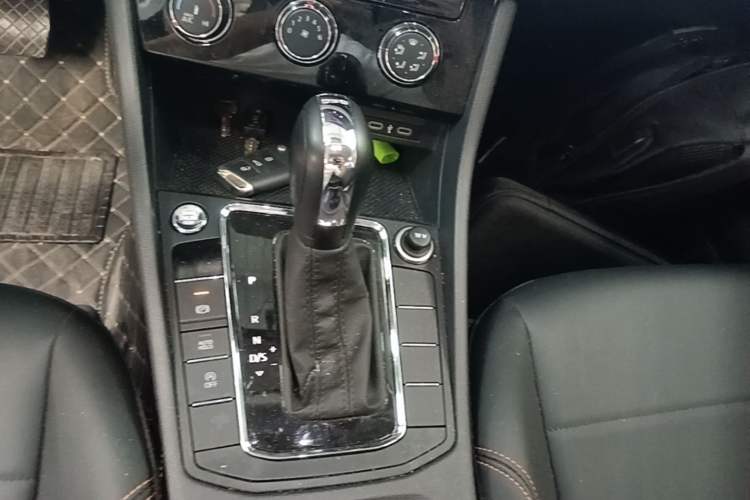 Used Volkswagen Bora 2026 200TSI DSG Yuexing Navigation Edition Gear Lever