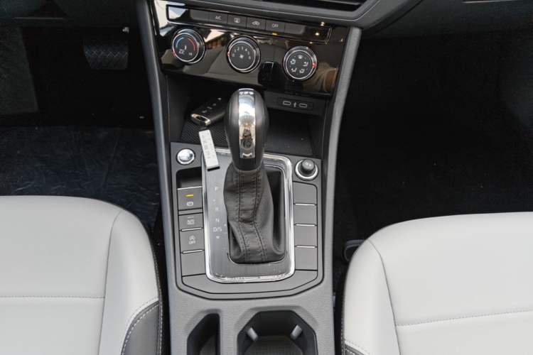 Used Volkswagen Bora 2026 200TSI DSG Yuexing Navigation Edition Gear Lever