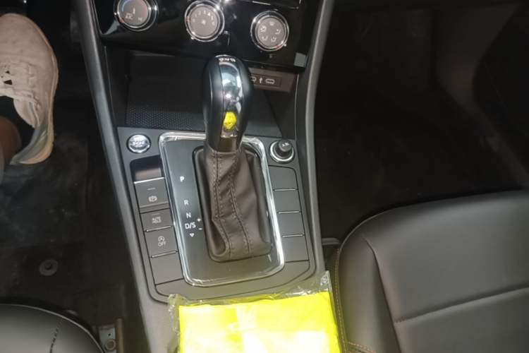 Used Volkswagen Bora 2026 200TSI DSG Yuexing Navigation Edition Gear Lever