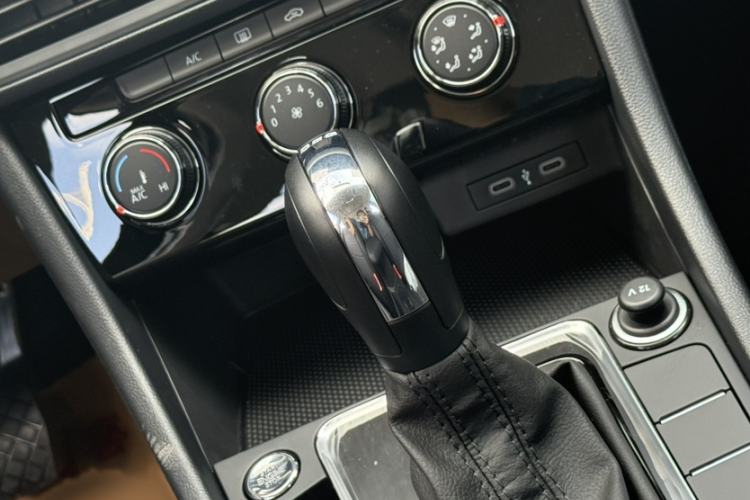 Used Volkswagen Bora 2026 200TSI DSG Yuexing Navigation Edition Gear Lever