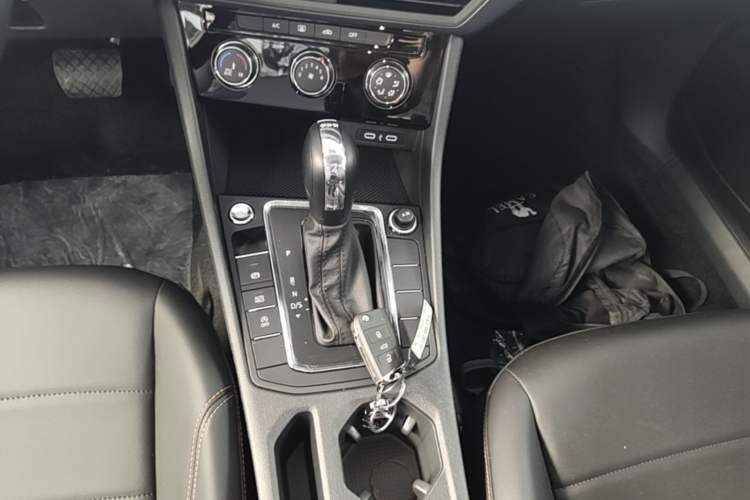 Used Volkswagen Bora 2026 200TSI DSG Yuexing Navigation Edition Gear Lever