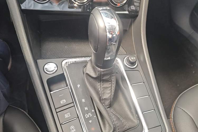 Used Volkswagen Bora 2026 200TSI DSG Yuexing Navigation Edition Gear Lever