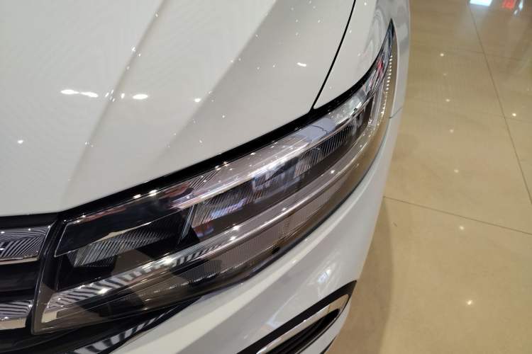 Used Volkswagen Bora 2026 200TSI DSG Yuexing Navigation Edition Left Front Headlight