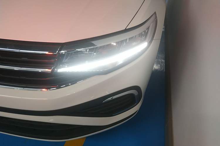 Used Volkswagen Bora 2026 200TSI DSG Yuexing Navigation Edition Left Front Headlight