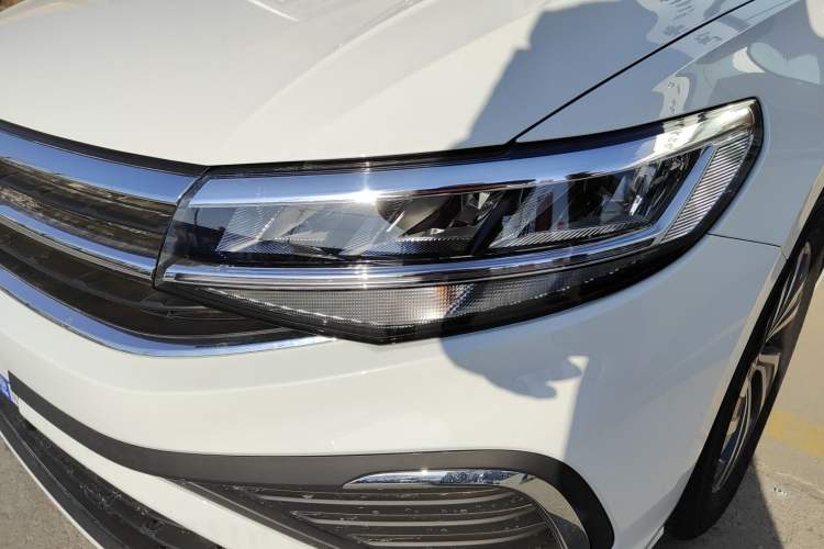 Used Volkswagen Bora 2026 200TSI DSG Yuexing Navigation Edition Left Front Headlight