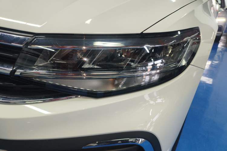 Used Volkswagen Bora 2026 200TSI DSG Yuexing Navigation Edition Left Front Headlight