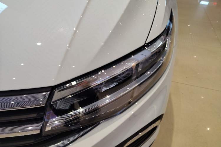 Used Volkswagen Bora 2026 200TSI DSG Yuexing Navigation Edition Left Front Headlight