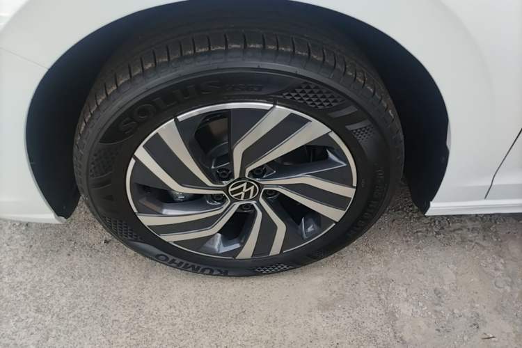 Used Volkswagen Bora 2026 200TSI DSG Yuexing Navigation Edition Left Front Wheel Hub