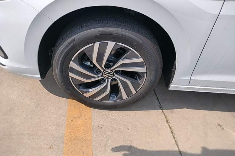 Used Volkswagen Bora 2026 200TSI DSG Yuexing Navigation Edition Left Front Wheel Hub